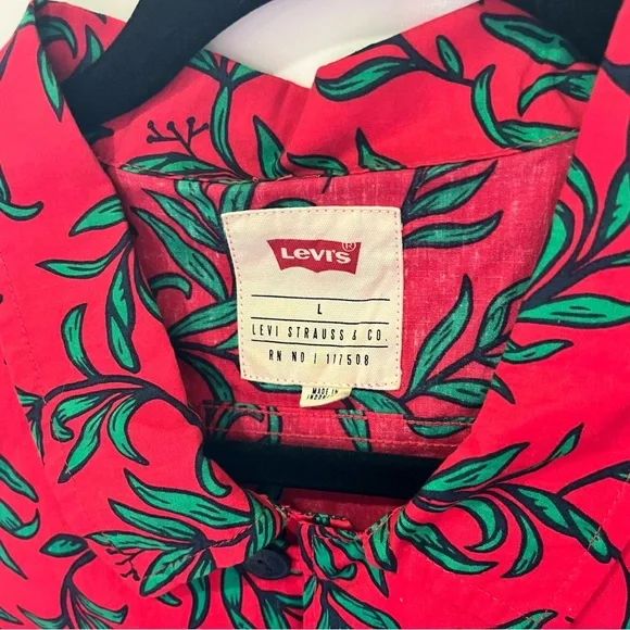 mens Levi's Red and Green Casual Button Down Shirt with Tropical Pattern - Picture 6 of 7